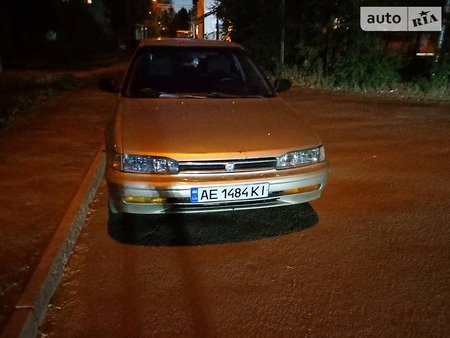 Honda Accord 1993  випуску Дніпро з двигуном 2 л бензин седан механіка за 1590 долл. 