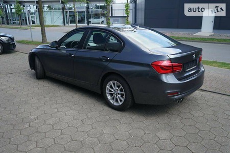 BMW 328 2016  випуску Львів з двигуном 2 л бензин седан автомат за 15000 долл. 
