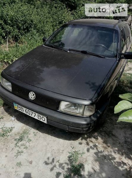 Volkswagen Passat 1989  випуску Луганськ з двигуном 1.8 л газ універсал механіка за 3200 долл. 