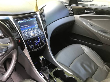 Hyundai Sonata 2012  випуску Дніпро з двигуном 2 л бензин седан автомат за 14100 долл. 