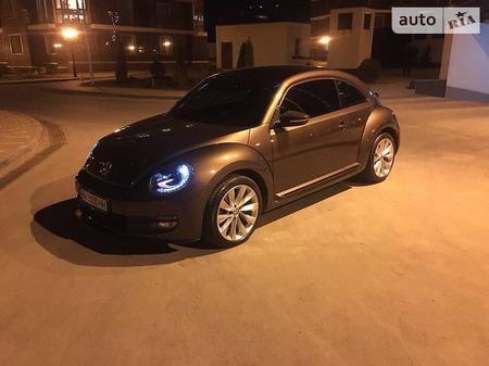 Volkswagen New Beetle 2015  випуску Одеса з двигуном 1.4 л бензин хэтчбек автомат за 16900 долл. 