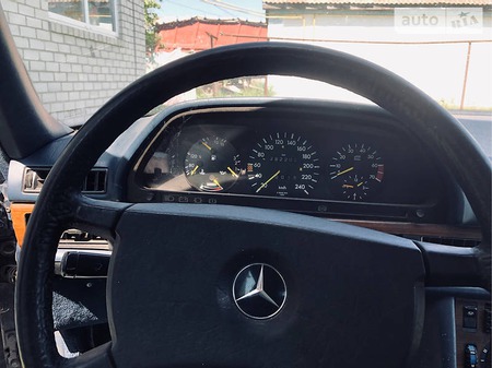 Mercedes-Benz SL 500 1987  випуску Черкаси з двигуном 5.5 л бензин седан автомат за 5000 долл. 
