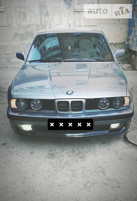 BMW 520 1992  випуску Кропивницький з двигуном 2 л бензин седан механіка за 4000 долл. 