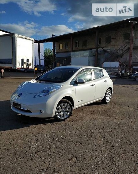 Nissan Leaf 2015  випуску Чернівці з двигуном 0 л електро хэтчбек автомат за 13500 долл. 