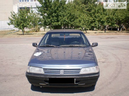 Peugeot 405 1988  випуску Луганськ з двигуном 1.6 л бензин седан механіка за 1200 долл. 