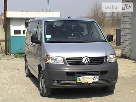 Volkswagen Transporter 2009  випуску Луганськ з двигуном 1.9 л дизель мінівен механіка за 13500 долл. 