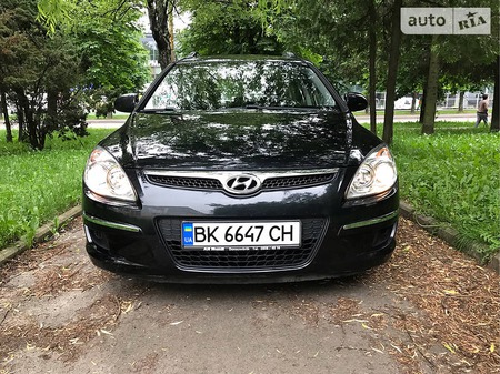 Hyundai i30 2009  випуску Рівне з двигуном 1.6 л дизель універсал механіка за 6999 долл. 