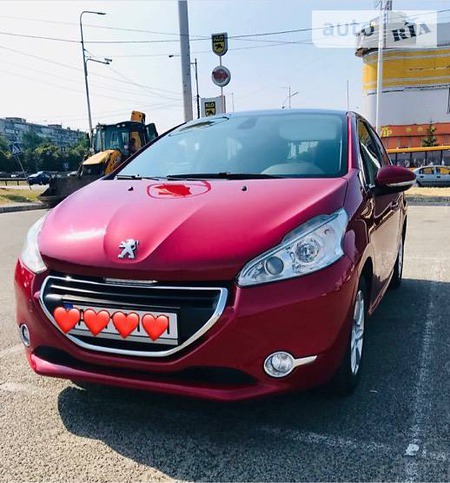 Peugeot 208 2013  випуску Київ з двигуном 1.2 л бензин хэтчбек автомат за 9400 долл. 