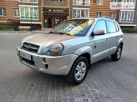 Hyundai Tucson 2006  випуску Житомир з двигуном 2 л дизель позашляховик механіка за 8000 долл. 