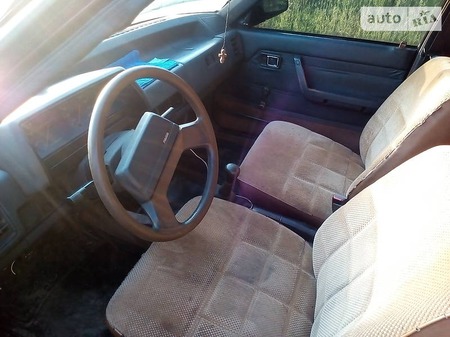 Mazda 626 1984  випуску Чернівці з двигуном 1.6 л газ седан механіка за 800 долл. 