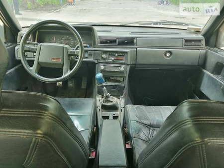 Volvo 740 1984  випуску Харків з двигуном 2.4 л дизель седан механіка за 30000 грн. 