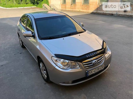 Hyundai Elantra 2011  випуску Хмельницький з двигуном 1.6 л газ седан механіка за 8400 долл. 