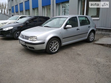 Volkswagen Golf 2001  випуску Дніпро з двигуном 1.6 л бензин хэтчбек автомат за 2500 долл. 