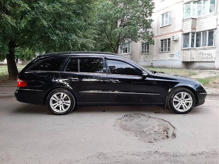 Mercedes-Benz E 500 2005  випуску Харків з двигуном 5 л газ універсал автомат за 10500 долл. 