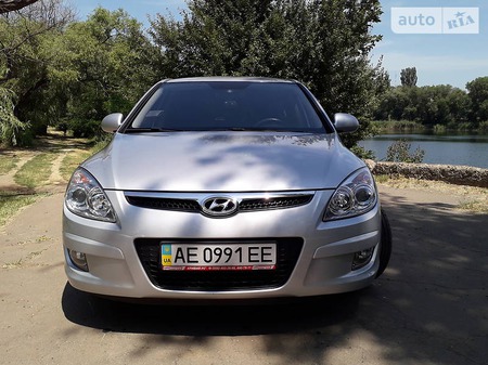 Hyundai i30 2009  випуску Дніпро з двигуном 2 л бензин хэтчбек механіка за 8000 долл. 