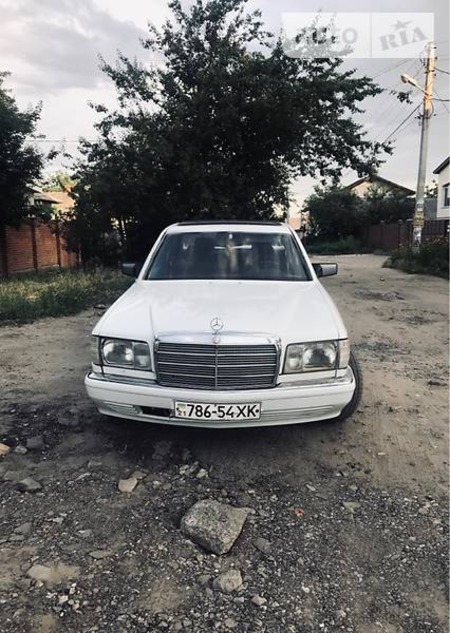 Mercedes-Benz S 280 1987  випуску Харків з двигуном 2.8 л газ седан автомат за 3500 долл. 