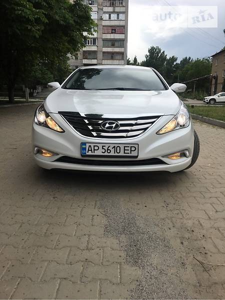 Hyundai Sonata 2010  випуску Запоріжжя з двигуном 2 л бензин седан механіка за 13650 долл. 