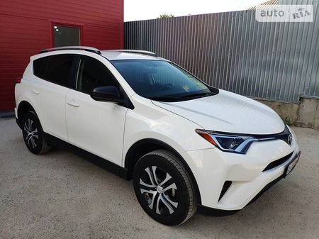 Toyota RAV 4 2016  випуску Київ з двигуном 2.5 л газ позашляховик автомат за 20800 долл. 