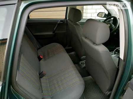 Volkswagen Polo 2006  випуску Київ з двигуном 1.4 л газ хэтчбек автомат за 5600 долл. 