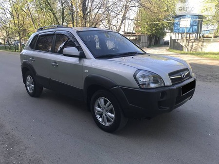 Hyundai Tucson 2009  випуску Одеса з двигуном 2 л газ позашляховик механіка за 9500 долл. 