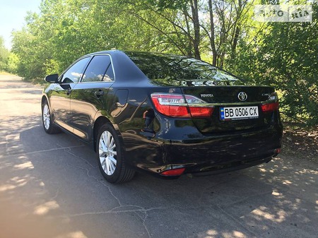 Toyota Camry 2015  випуску Луганськ з двигуном 2.5 л газ седан автомат за 23300 долл. 