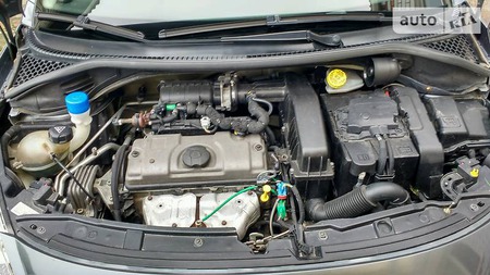 Peugeot 207 2010  випуску Кропивницький з двигуном 1.4 л бензин хэтчбек механіка за 6300 долл. 