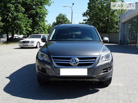 Volkswagen Tiguan 2011  випуску Дніпро з двигуном 2 л бензин позашляховик автомат за 15850 долл. 