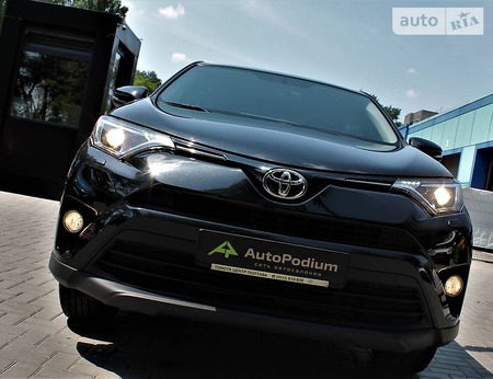Toyota RAV 4 2016  випуску Полтава з двигуном 2 л бензин позашляховик механіка за 22500 долл. 