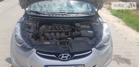 Hyundai Elantra 2011  випуску Харків з двигуном 1.8 л газ седан механіка за 9700 долл. 