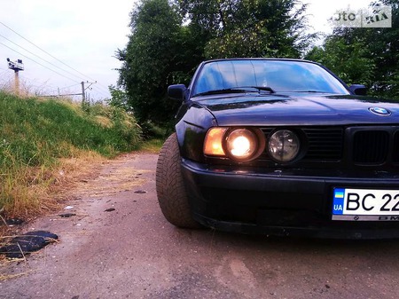BMW 520 1990  випуску Львів з двигуном 2 л газ седан механіка за 3700 долл. 