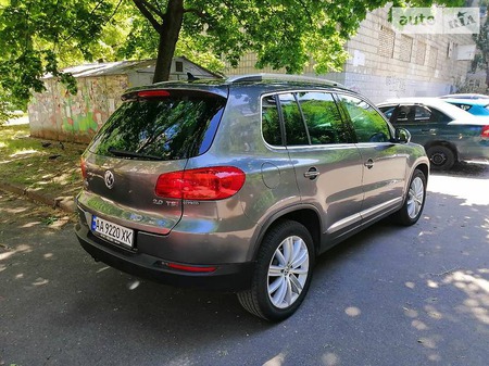 Volkswagen Tiguan 2012  випуску Київ з двигуном 2 л бензин позашляховик автомат за 13600 долл. 