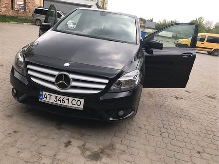 Mercedes-Benz B 180 2014  випуску Івано-Франківськ з двигуном 0 л дизель хэтчбек автомат за 14400 долл. 