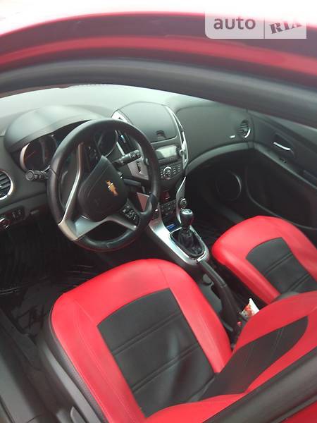 Chevrolet Cruze 2014  випуску Чернігів з двигуном 1.6 л газ хэтчбек механіка за 9500 долл. 