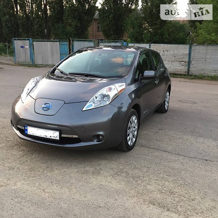 Nissan Leaf 2016  випуску Рівне з двигуном 0 л електро хэтчбек автомат за 14800 долл. 