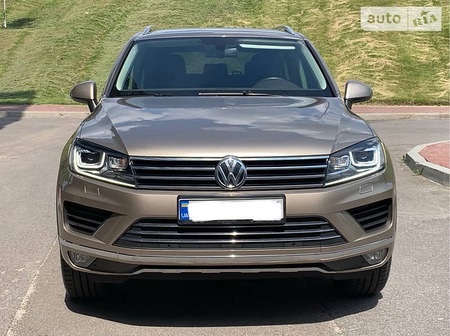 Volkswagen Touareg 2015  випуску Київ з двигуном 3 л дизель позашляховик автомат за 42000 долл. 