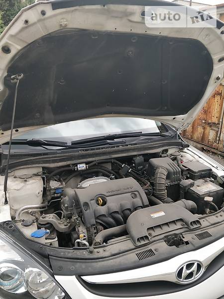 Hyundai i30 2012  випуску Дніпро з двигуном 1.4 л газ хэтчбек механіка за 9300 долл. 