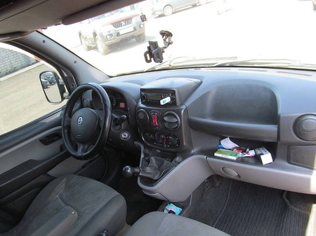 Fiat Doblo 2006  випуску Черкаси з двигуном 1.9 л дизель універсал механіка за 5400 долл. 