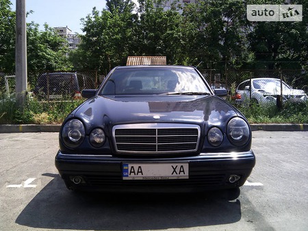 Mercedes-Benz E 290 1998  випуску Київ з двигуном 2.9 л дизель седан автомат за 5500 долл. 