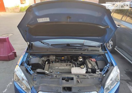 Chevrolet Tracker 2015  випуску Київ з двигуном 1.8 л бензин універсал механіка за 12500 долл. 
