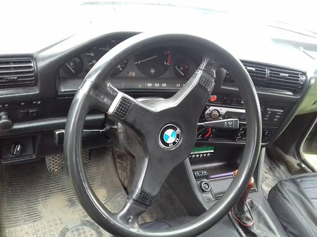 BMW 324 1989  випуску Чернівці з двигуном 2.5 л дизель седан механіка за 2500 долл. 