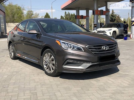 Hyundai Sonata 2015  випуску Запоріжжя з двигуном 2.4 л бензин седан автомат за 14999 долл. 