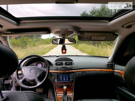 Mercedes-Benz E 320 2002  випуску Рівне з двигуном 3.2 л дизель седан автомат за 9500 долл. 