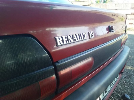 Renault 19 1995  випуску Львів з двигуном 1.9 л дизель седан механіка за 2450 долл. 