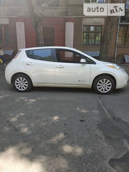 Nissan Leaf 2015  випуску Харків з двигуном 0 л електро хэтчбек автомат за 13655 долл. 