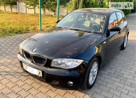 BMW 118 2006  випуску Чернівці з двигуном 2 л бензин хэтчбек автомат за 8270 долл. 