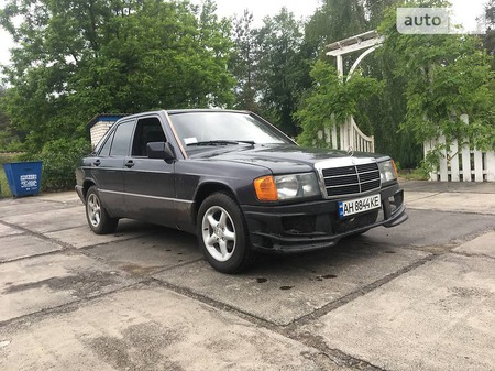 Mercedes-Benz 190 1983  випуску Донецьк з двигуном 2 л бензин седан механіка за 2400 долл. 