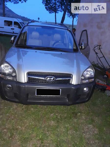 Hyundai Tucson 2009  випуску Львів з двигуном 2 л газ позашляховик механіка за 9500 долл. 