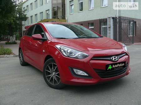 Hyundai i30 2013  випуску Миколаїв з двигуном 1.4 л бензин хэтчбек механіка за 10700 долл. 