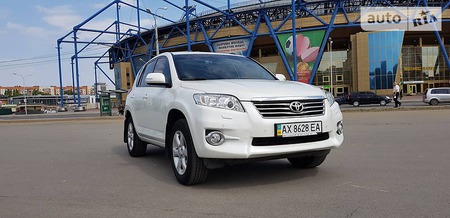 Toyota RAV 4 2010  випуску Харків з двигуном 2 л бензин позашляховик автомат за 17000 долл. 