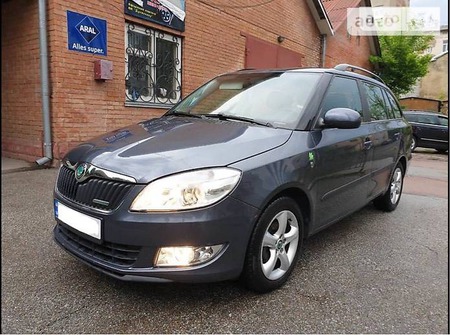 Skoda Fabia 2011  випуску Ужгород з двигуном 1.2 л дизель універсал механіка за 6899 долл. 